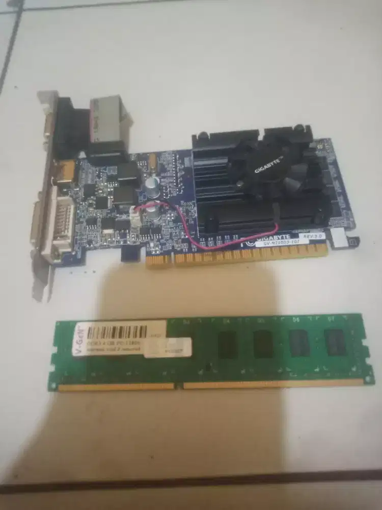 vga gt210 1gb + memory 4gb vgeen