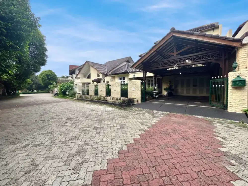 RUMAH MEWAH DALAM KOMPLEK DENGAN FASILITAS LENGKAP‼