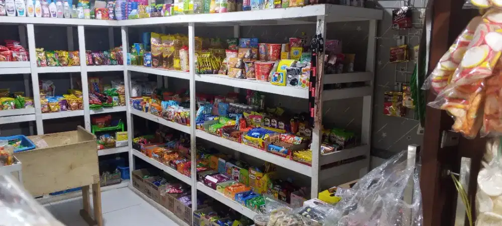 Rak pajangan dari kayu