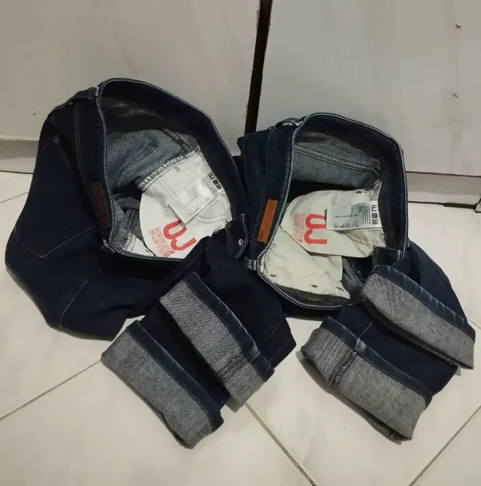Dua pics jeans Uniqlo anak sepaket kisaran umur 10/11 tahun