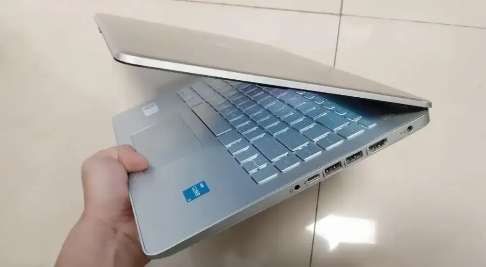 Dijual laptop HP 14s-dq5115TU Intel i3 gen 12 ram 16GB DDR4 SSD 512GB