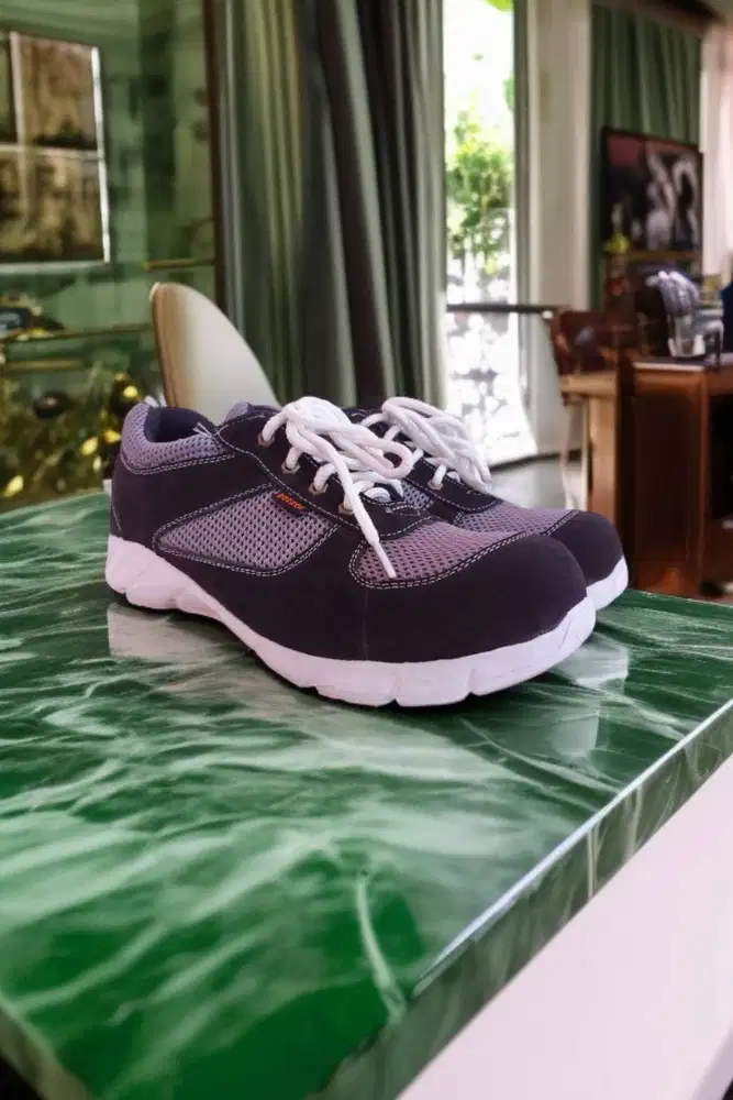 Terdepan Sepatu safety anti statis Pasuruan