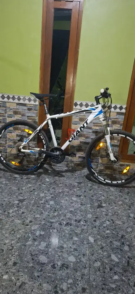 Giant atx ellit
