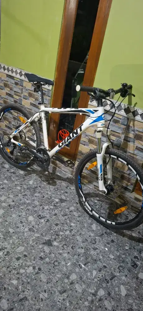 Giant atx ellit
