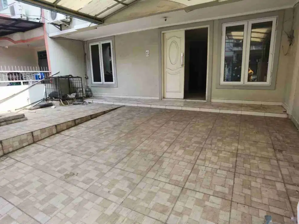 dijual rumah taman palem lestari