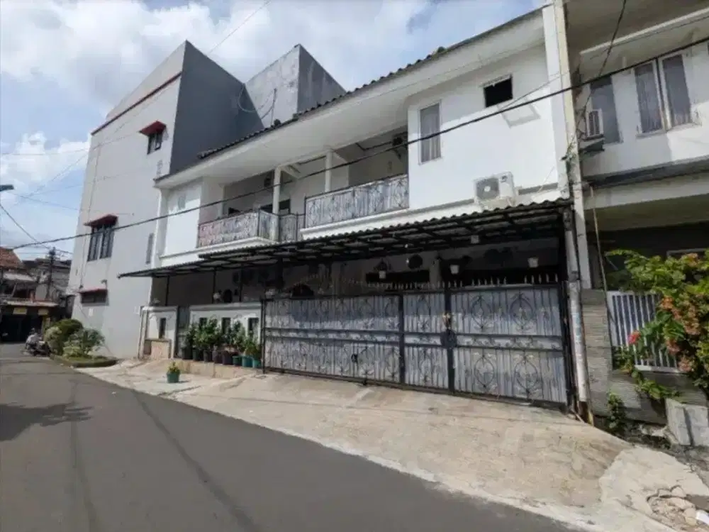 Rumah Bagus 3 Lt di Slipi - Kemanggisan, Palmerah, Jakarta Barat