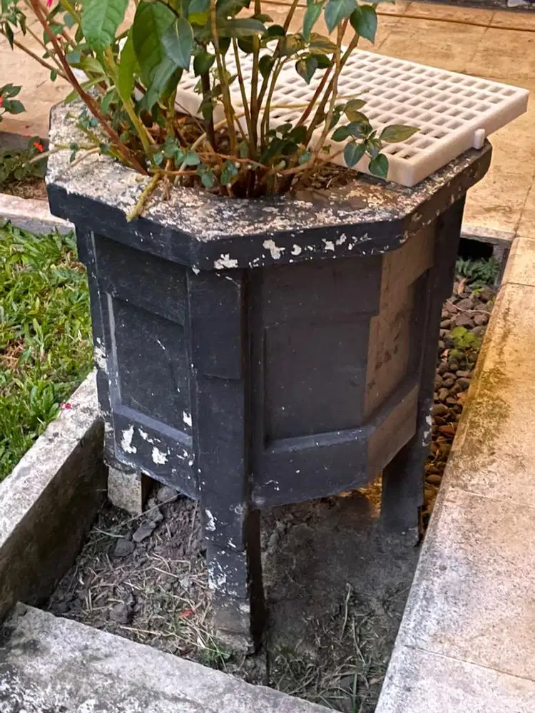 Pot bunga dari beton berat