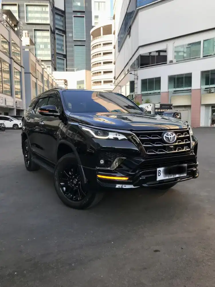 Km 12rb Toyota Fortuner 2.8 GR Diesel AT Th 2022 Black Full Original!!