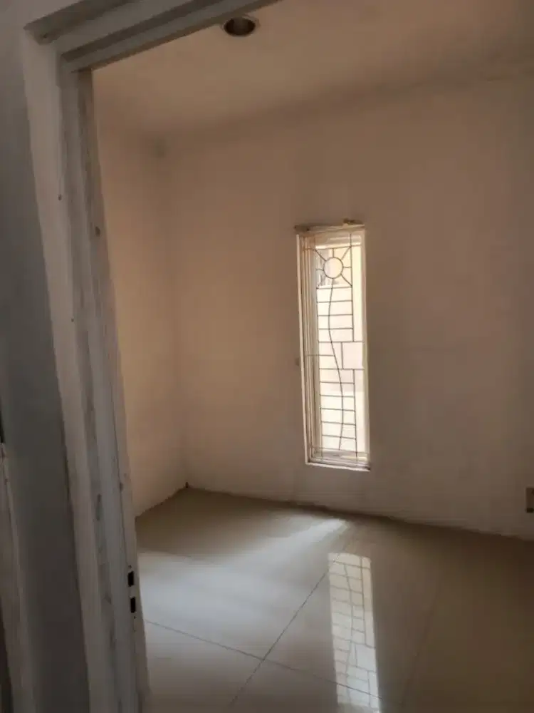 Dikontrakkan tahunan rumah dekat alun alun Kota Depok dan Perkantoran