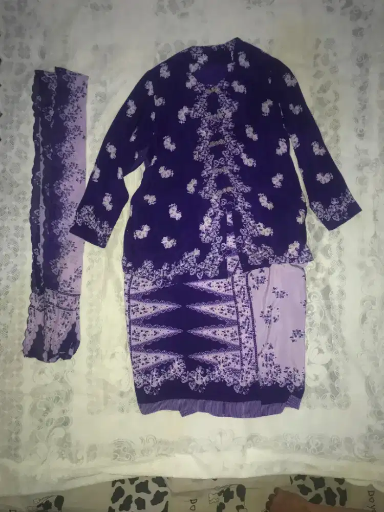 Gaun kondangan kebaya