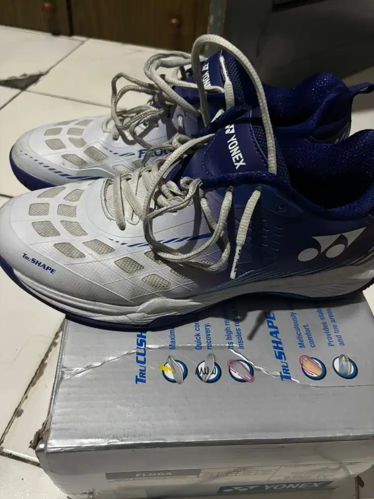 sepatu yonex floga true cushion ukuran 43