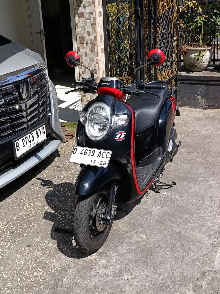 Scoopy tahun 2018 full original/tt boleh gan cash lebih bagus