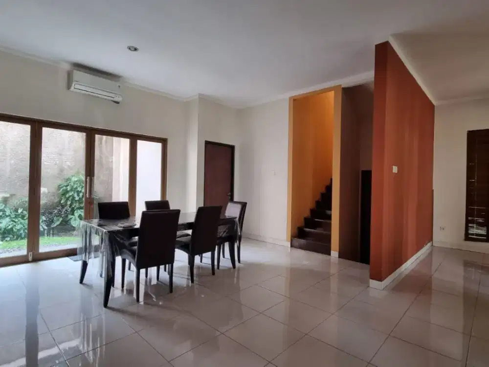 Rumah Posisi Hoek di Emerald Bintaro Jaya