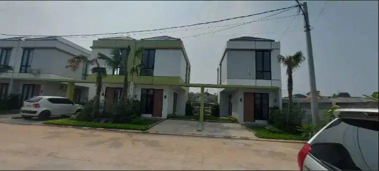 RUMAH MODERN • HALAMAN LUAS • PREMIUM CLUSTER DEPAN FASILITAS UMUM