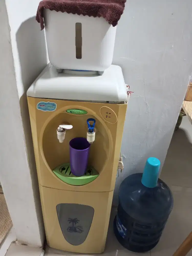 Dispenser galong air