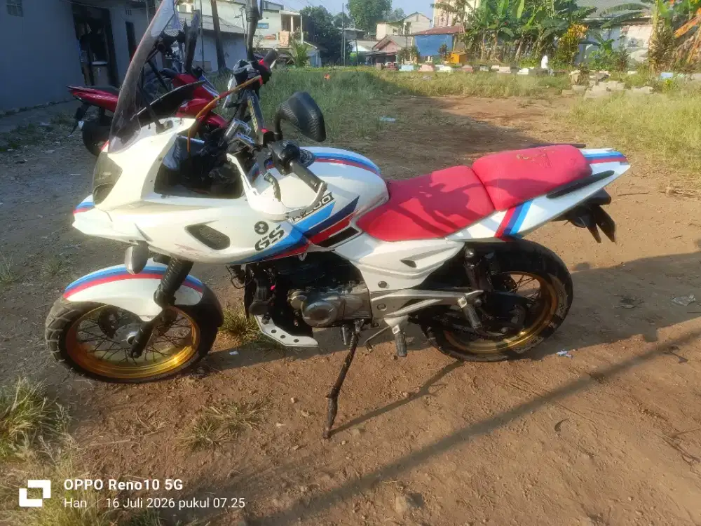 Bajaj Pulsar p220