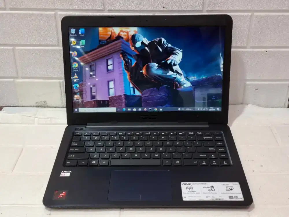 Laptop Asus Vivobook E14E402WA AMD E2-6110 / Ram 4GB SSD 256GB