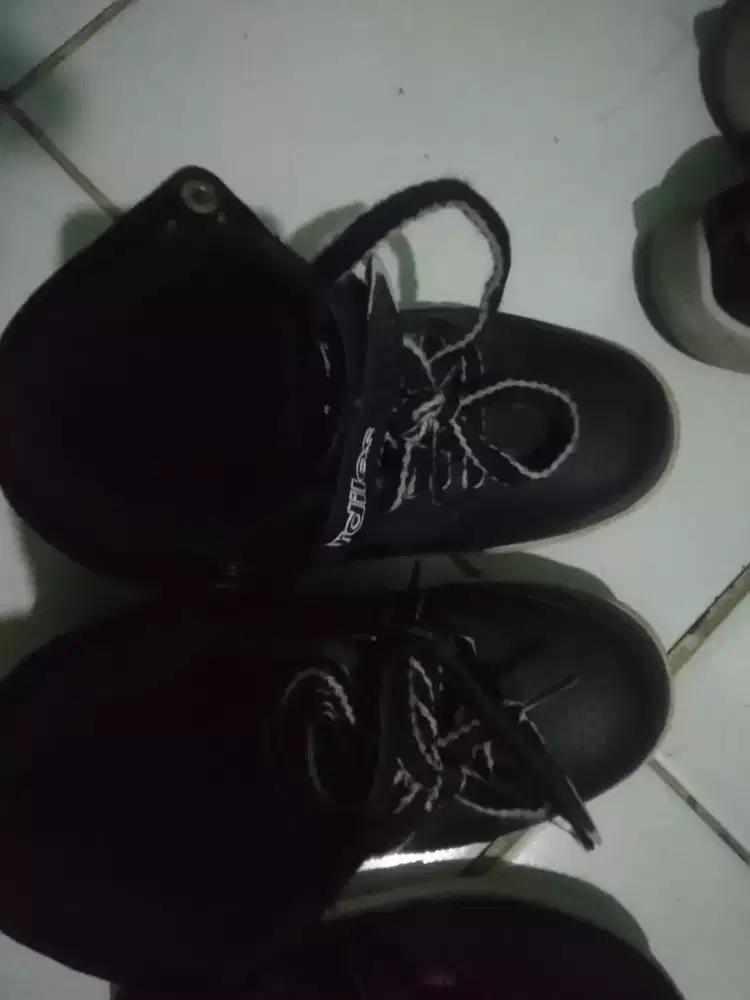 sepatu anak jarang dipakai , like new