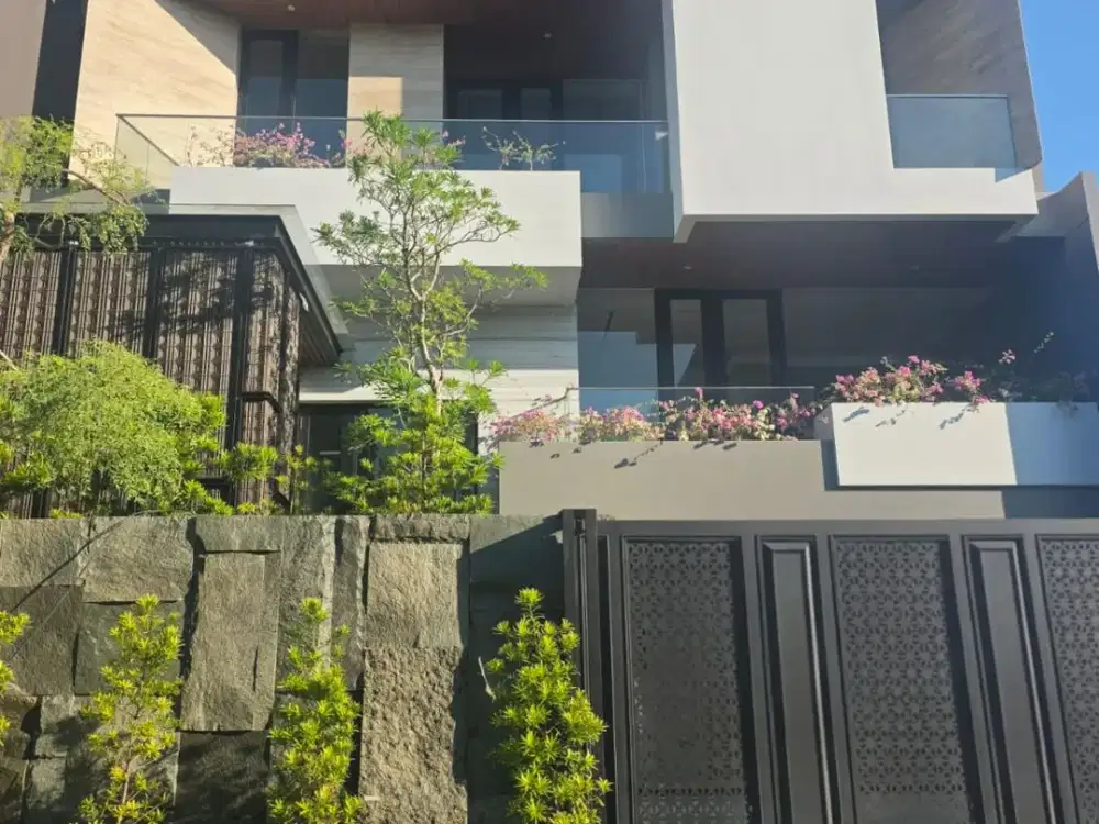 Dijual Rumah Baru Minimalis, Spek Mewah di Citraland. Surabaya