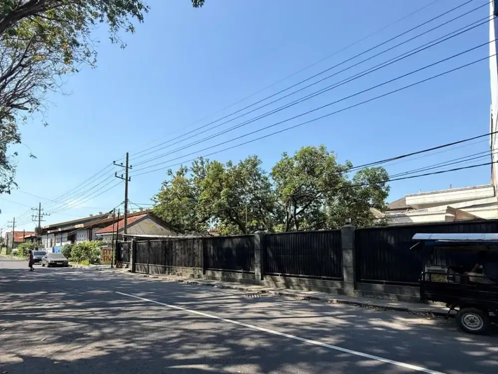 RUMAH RAYA WARU SIDOARJO_Akses Frontage_Hadap Barat Listrik 13200watt