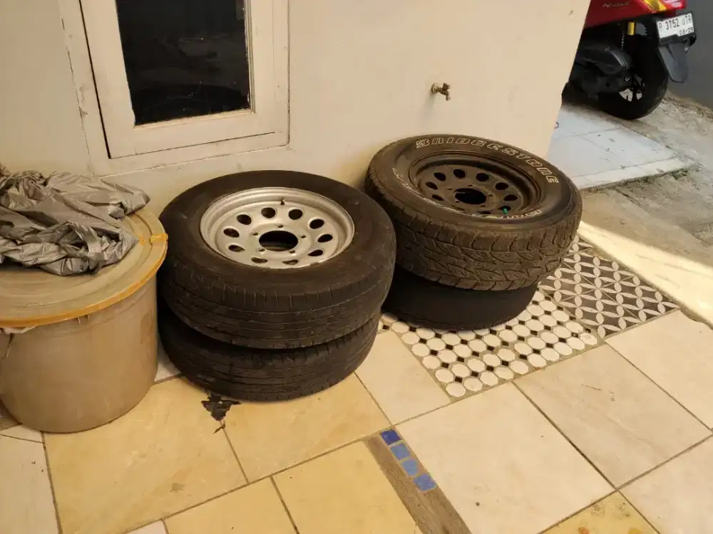 Ban velg mobil Suzuki seikic