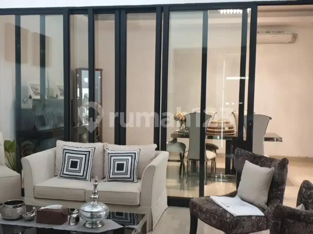 Model split level 4 lantai siap huni rapi mewah Bintaro Jaya