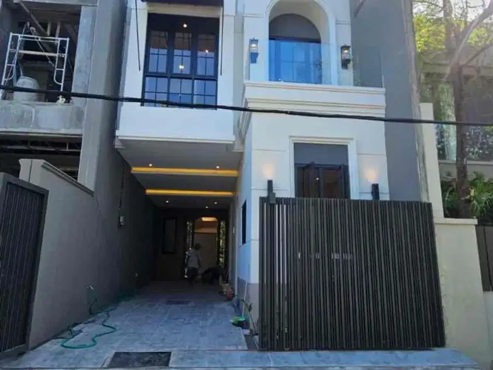 Baru gres‼Jual Rumah American Style di Manyar , Surabaya