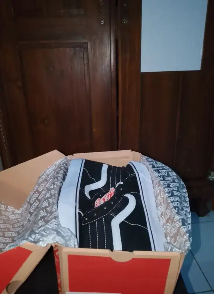 sepatu vans old skool sk8 high size 44 ( black & white )