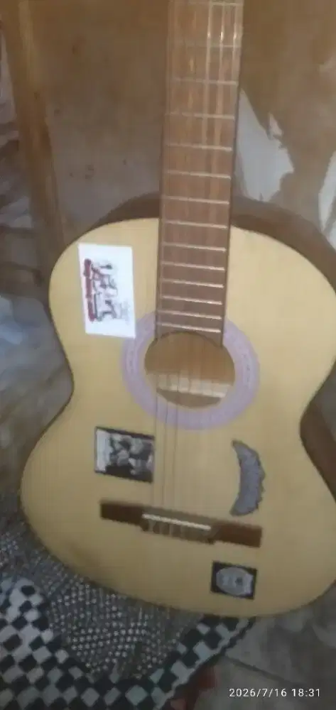 JUAL GITAR MASIH MULUS