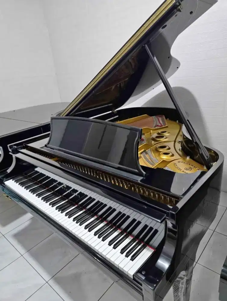 grand piano & steinway sons model L kelas dunia