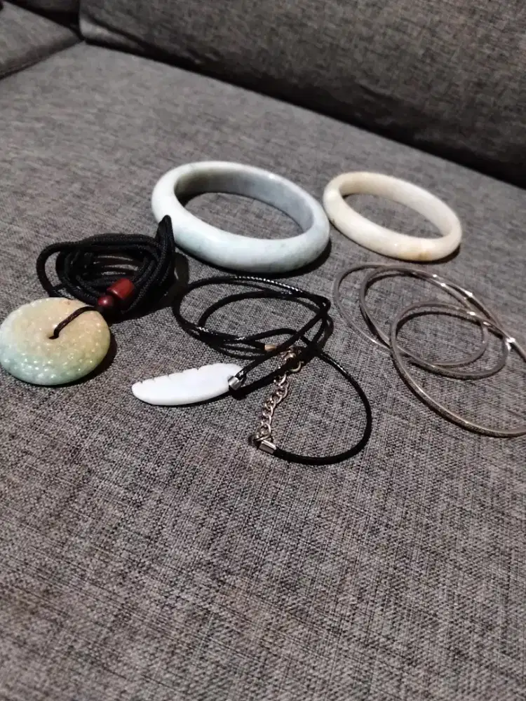 Gelang giok jade