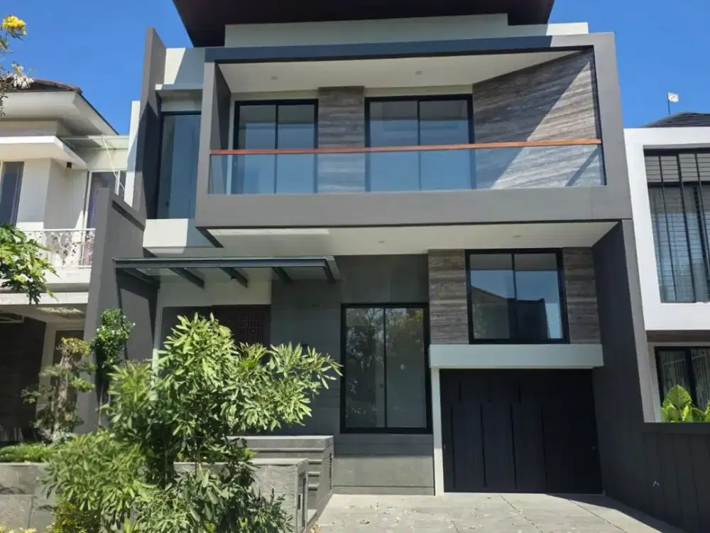 Dijual Rumah Baru The Mansion, Strategis di Pakuwon Indah, Sby