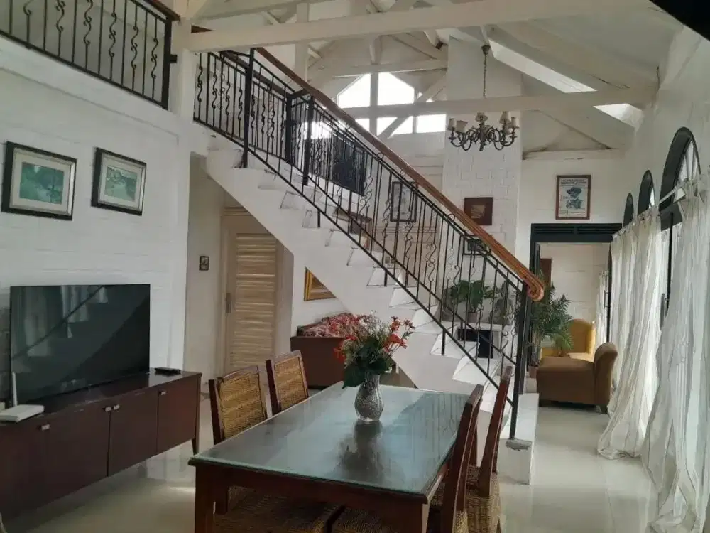 Dijual Rumah villa luas lokasi Lembang Bandung barat