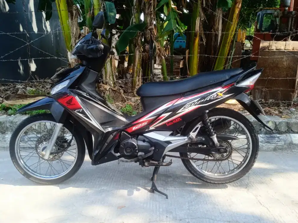Dijual Honda Supra x 125 thn 2014 mulus komplit an sendiri
