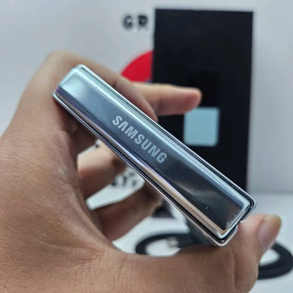 Samsung Galaxy Z Flip 5 Mint 8/256 Fullset Sein Like New