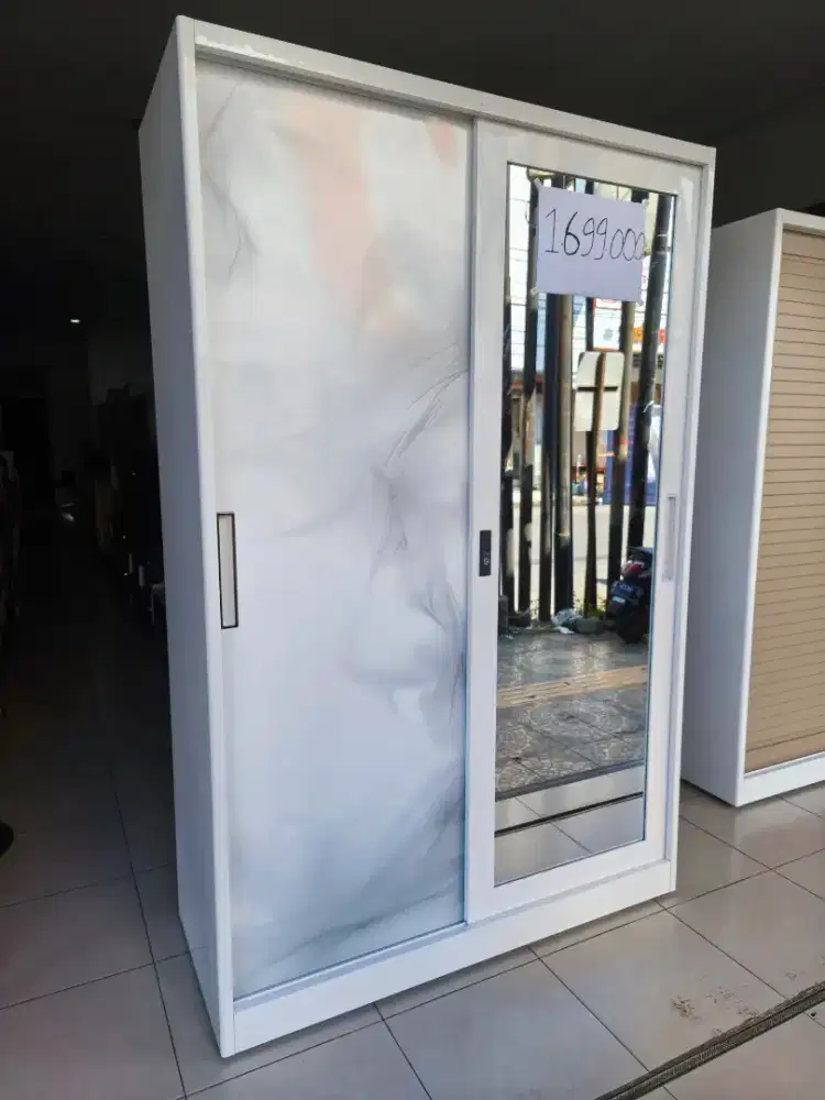 Lemari pakaian besi pintu geser jumbo ukuran 120 x 50 x 185