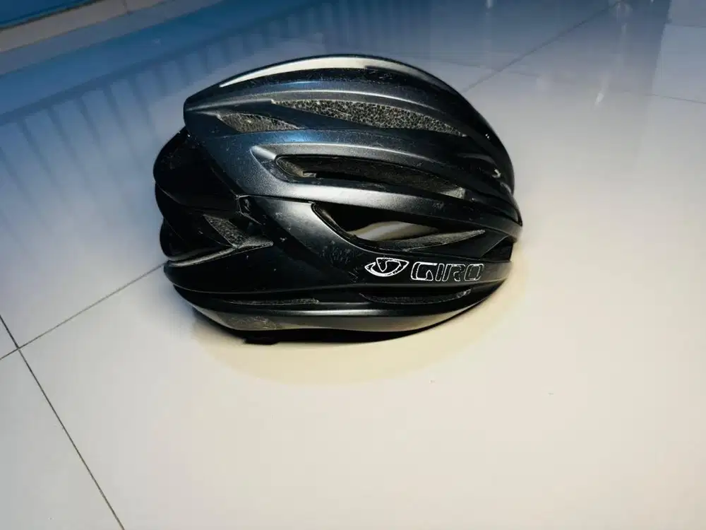 Helm sepeda giro syntax mips size M