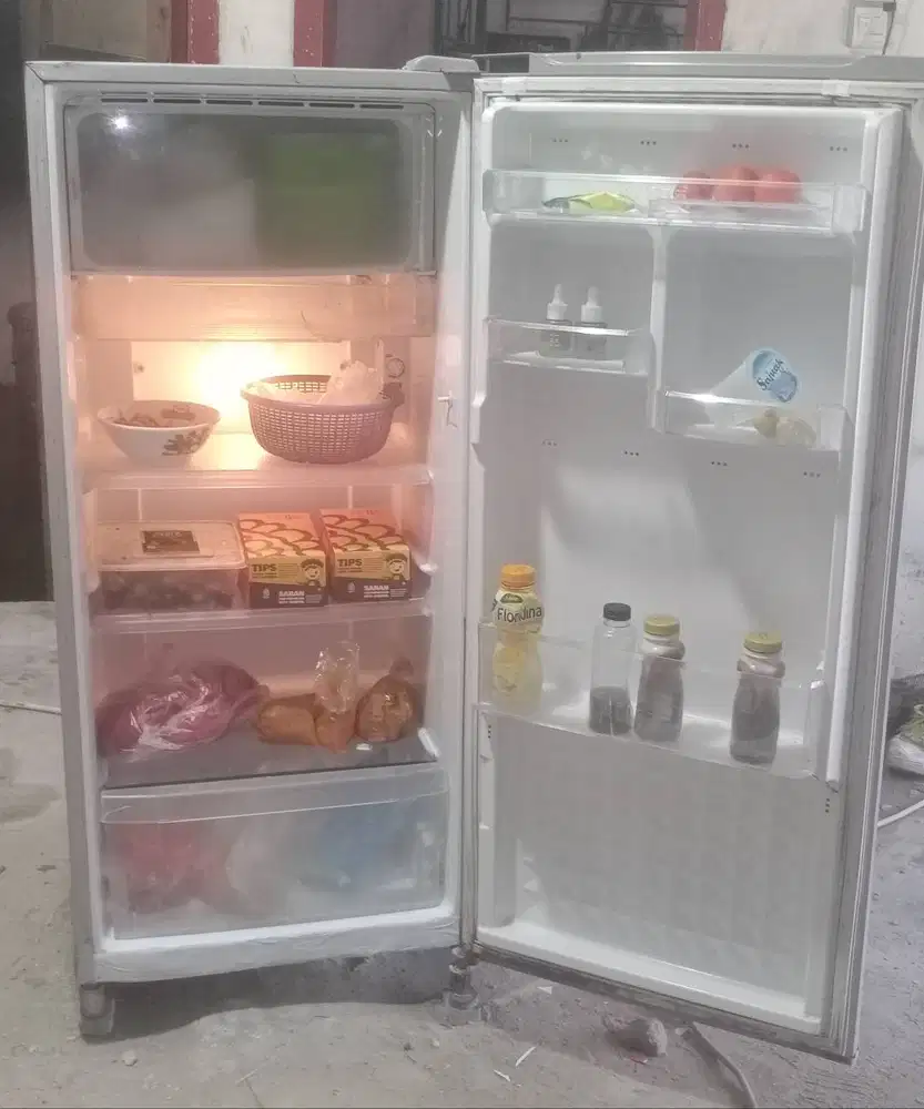 Kulkas 1 pintu PANASONIC.Mesin Original Pabrik belum pernah rusak.