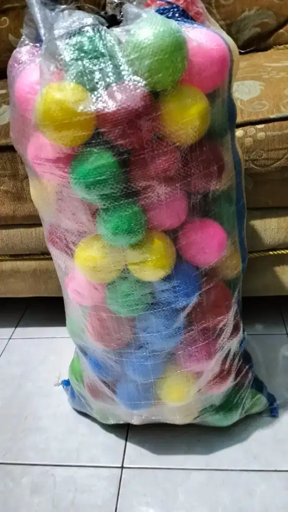 Bola-Bola warna warni