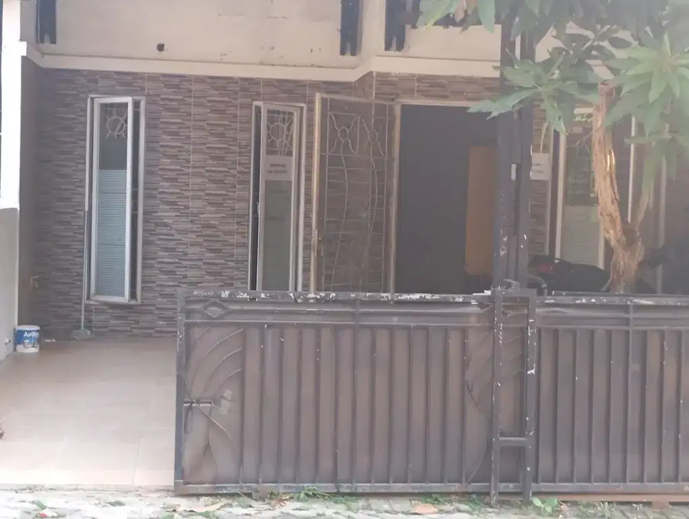 Disewakan rumah dekat alun-alun Depok, pasar Pucung, dekat Al Azhar,