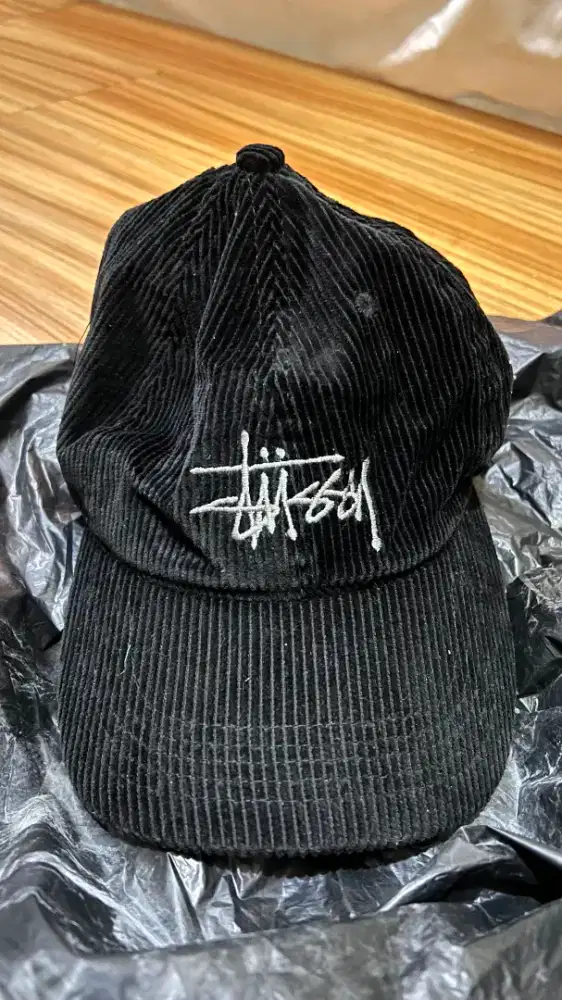 Topi stussy hitam