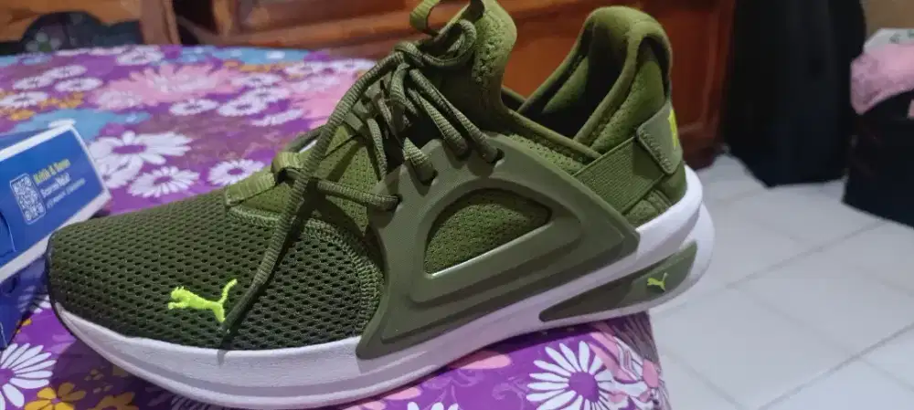 Sepatu kets Puma