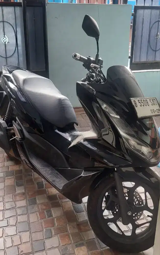 DI JUAL PCX 160cc HITAM GLOSSY
