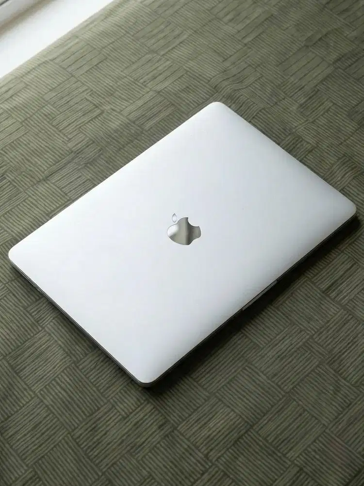 MacBook M1 13 inch 8/256