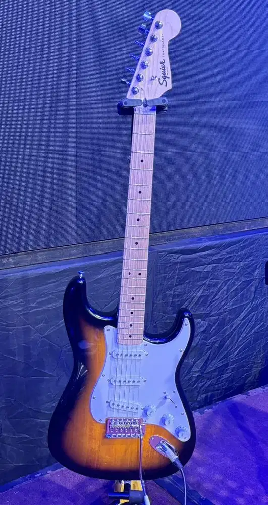 Electric Guitar - Squier Sonic Stratocaster