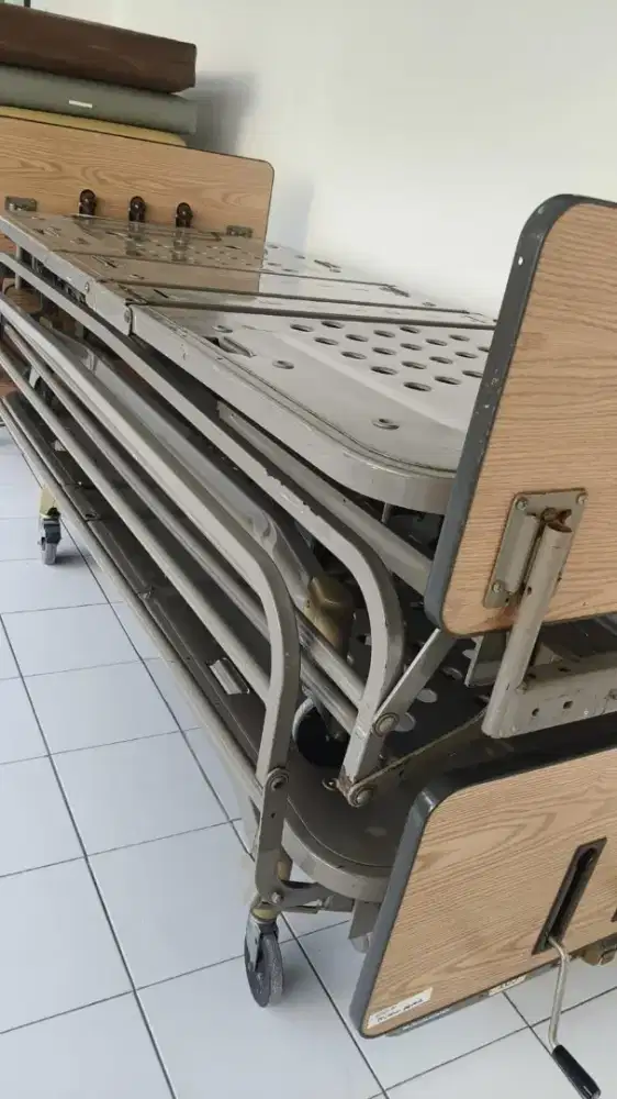 Tempat tidur rumah sakit