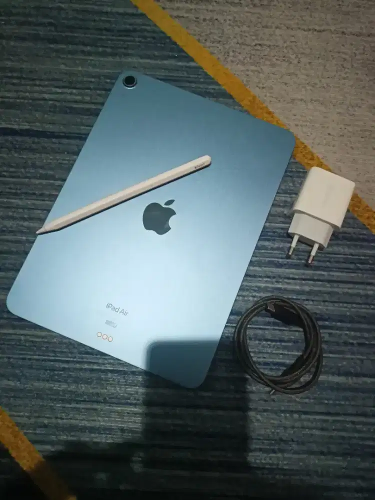 ipad air 5 m1 64gb ibox plus apple pencil sama charger aja, no box