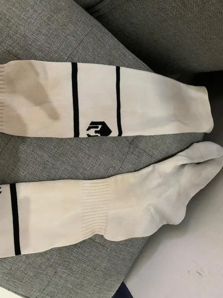 Kaos kaki sepak bola bekas size m mills