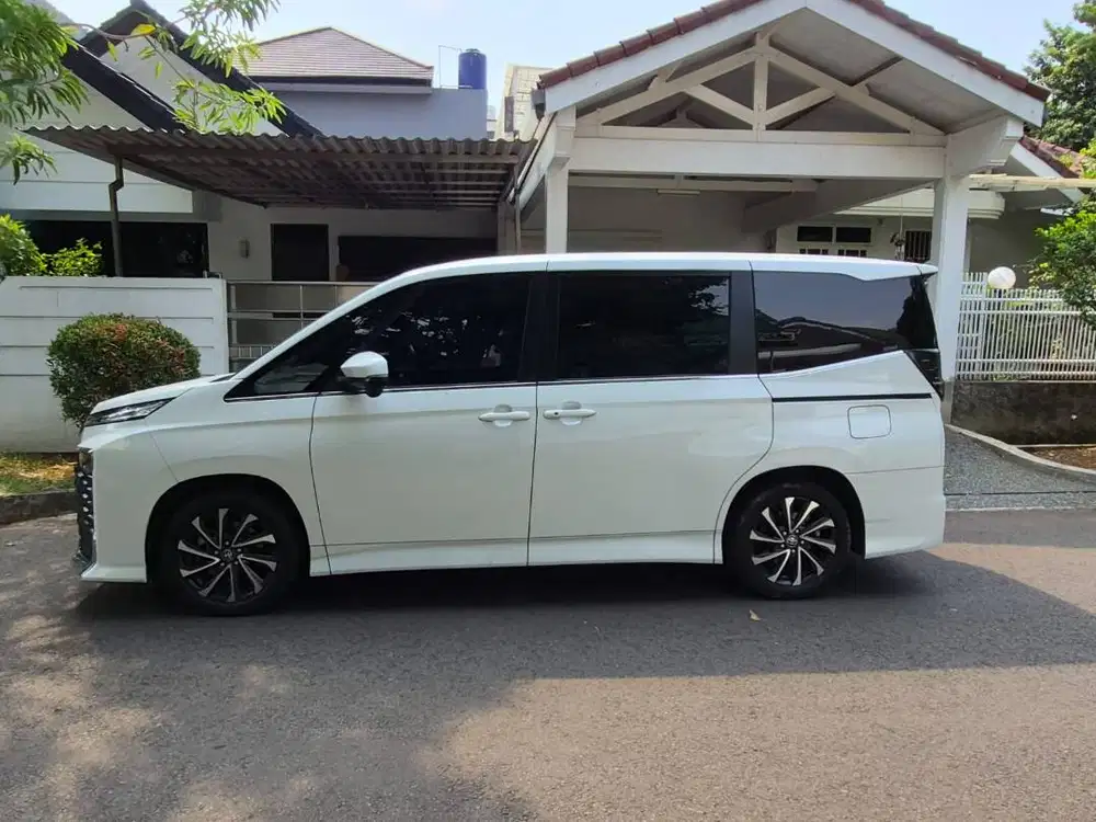 Toyota voxy 2024 2.0 cvt km 21000