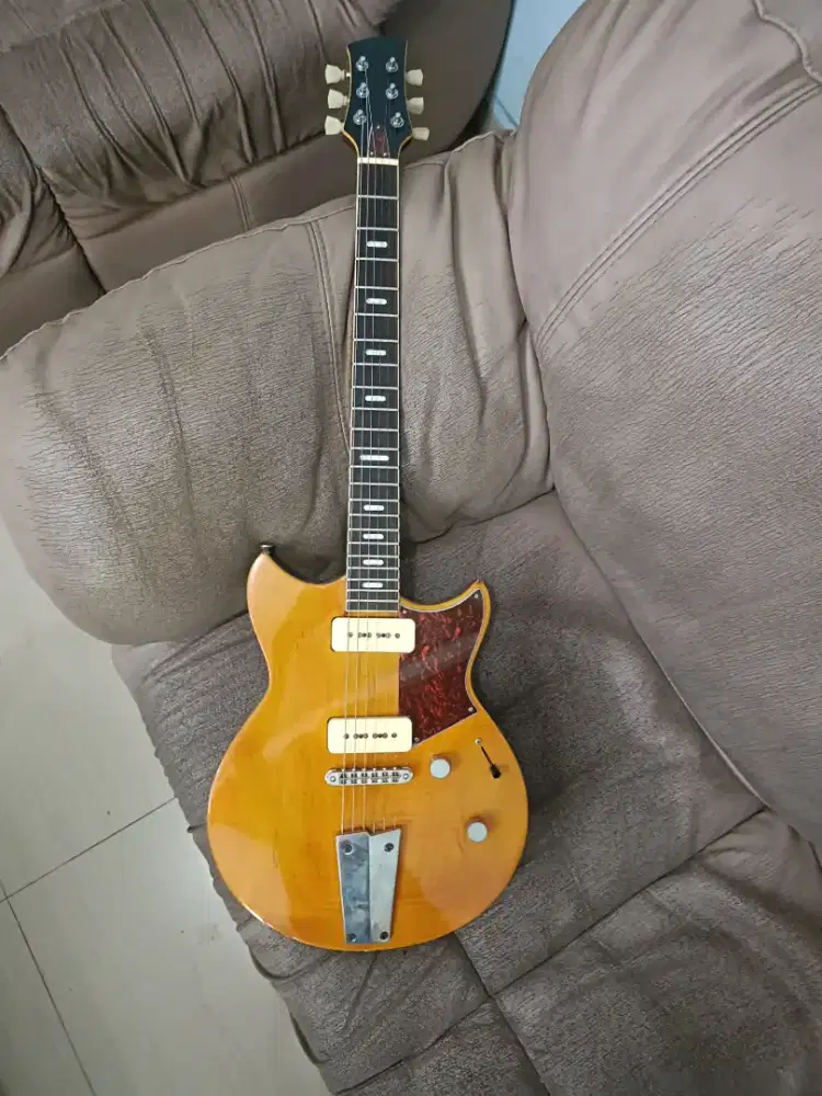 Gitar original Yamaha revstar kondisi udah cat ulang,siap pakai